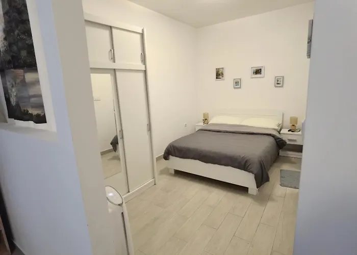 Studioapartment In Mit Terrasse, Klimaanlage, W-lan, Waschmaschine 5211-1 *