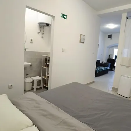 Studioapartment In Mit Terrasse, Klimaanlage, W-lan, Waschmaschine 5211-1